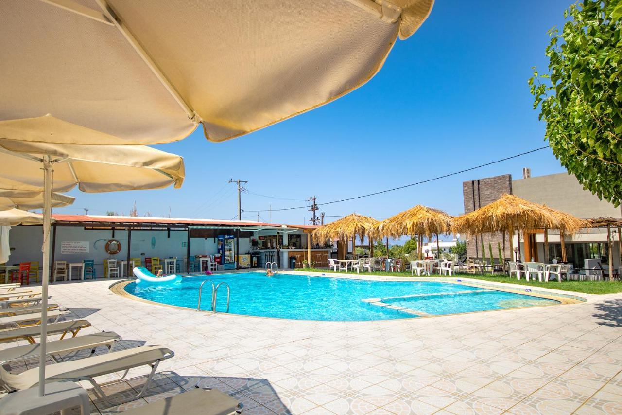 Andy'S Gardens Apartment Gerani  ภายนอก รูปภาพ